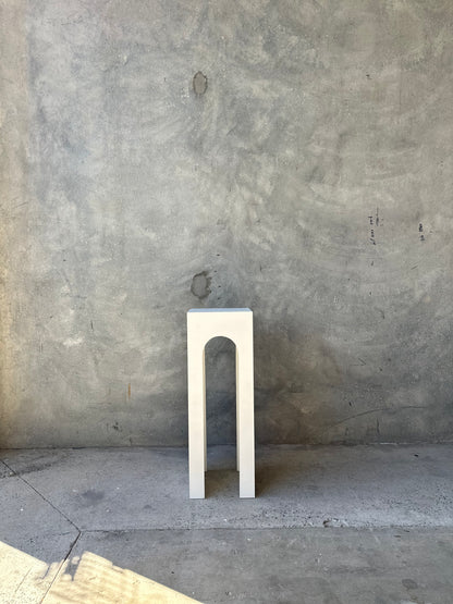 WHITE HOLLOW RECTANGLE PLINTH