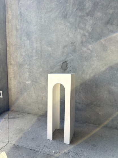 WHITE HOLLOW RECTANGLE PLINTH